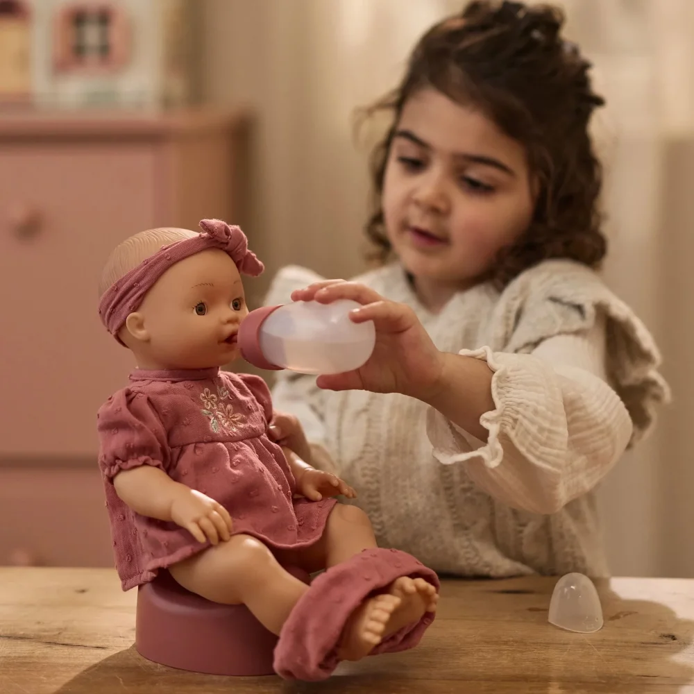 Little Dutch Κούκλα με Μπιμπερό και Γιογιό Livia - 4