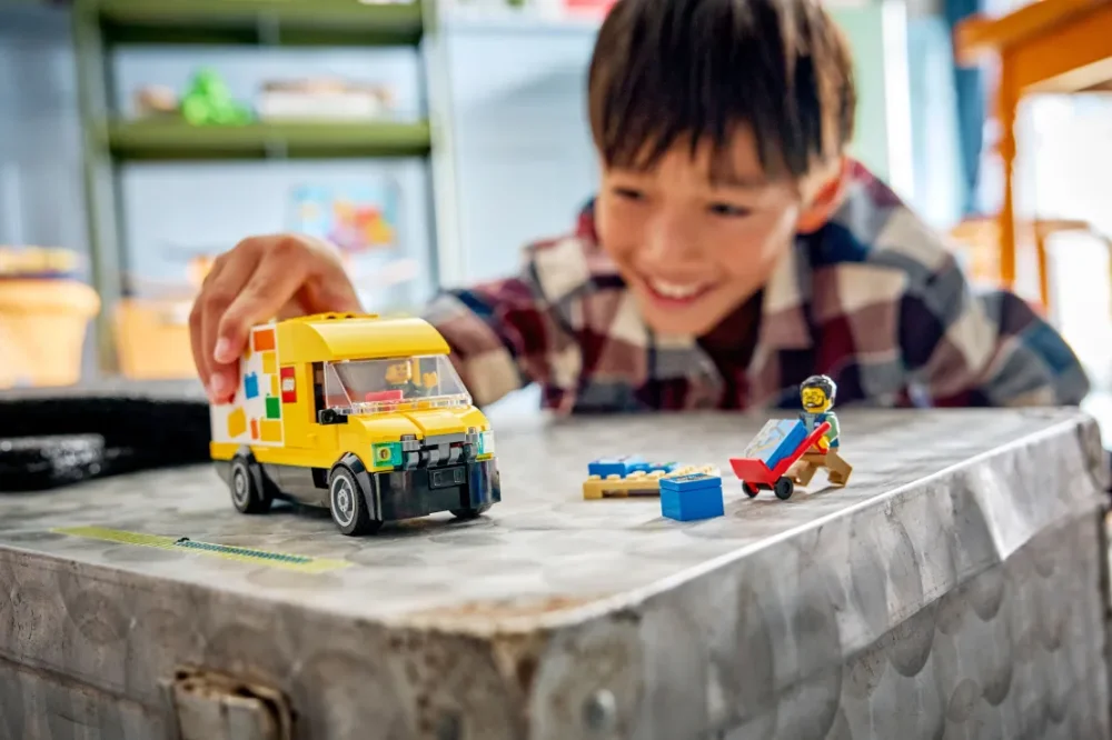Lego City The Lego Van - 10