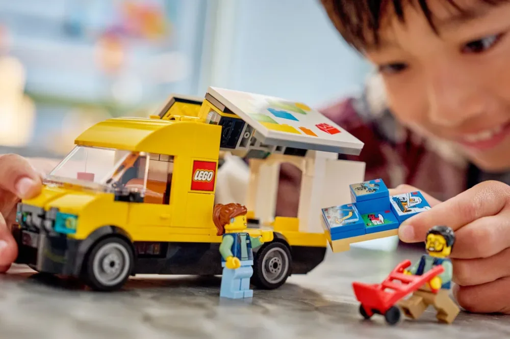 Lego City The Lego Van - 11