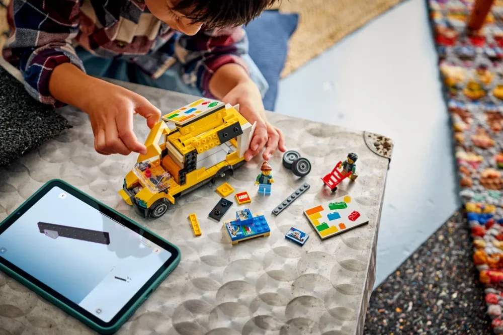 Lego City The Lego Van - 9