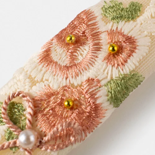 Λαμπάδα Πλακέ με Κεντημένα Λουλούδια και Πέρλες